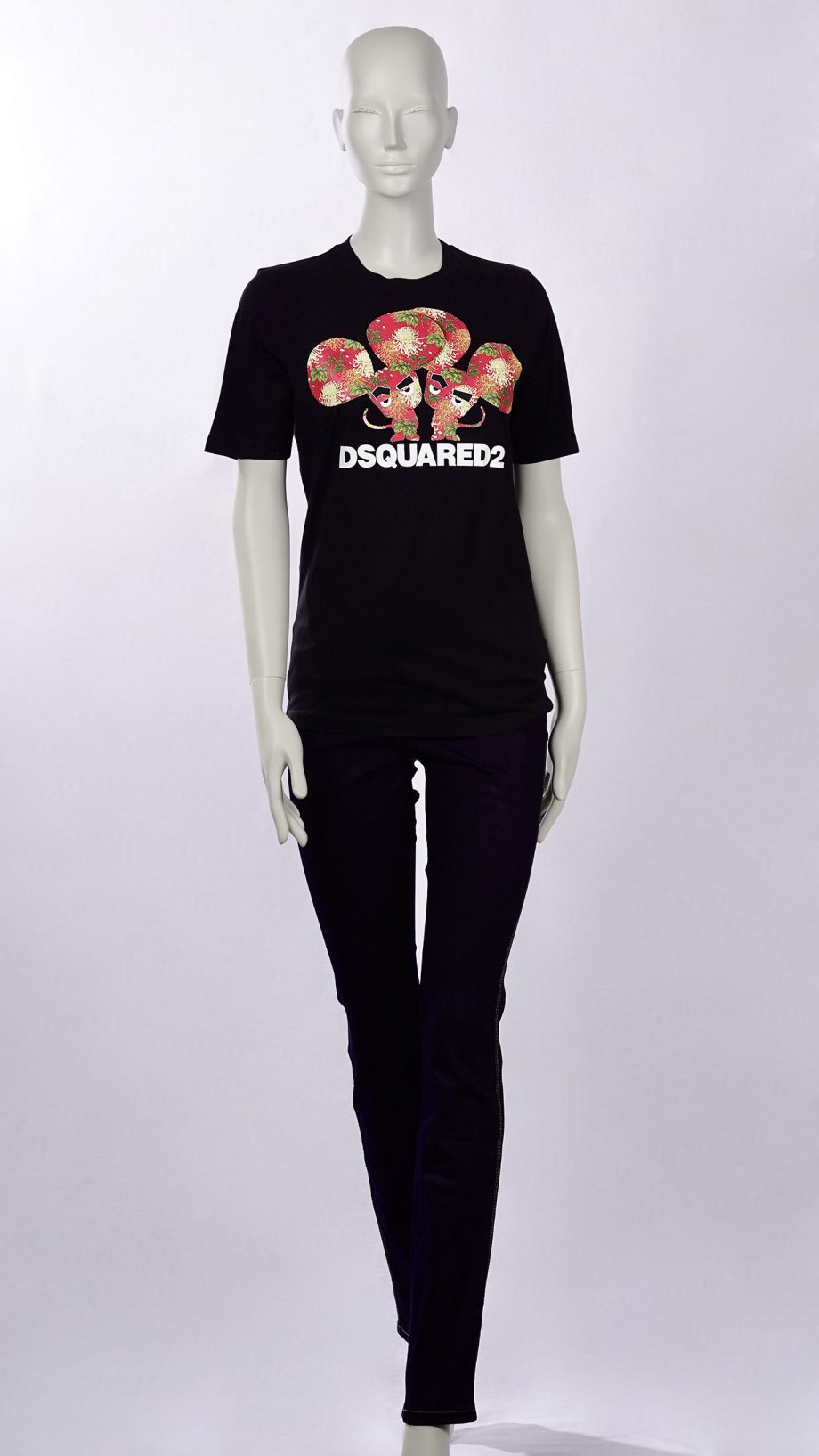 DSquared-woman-tshirt-full_shot