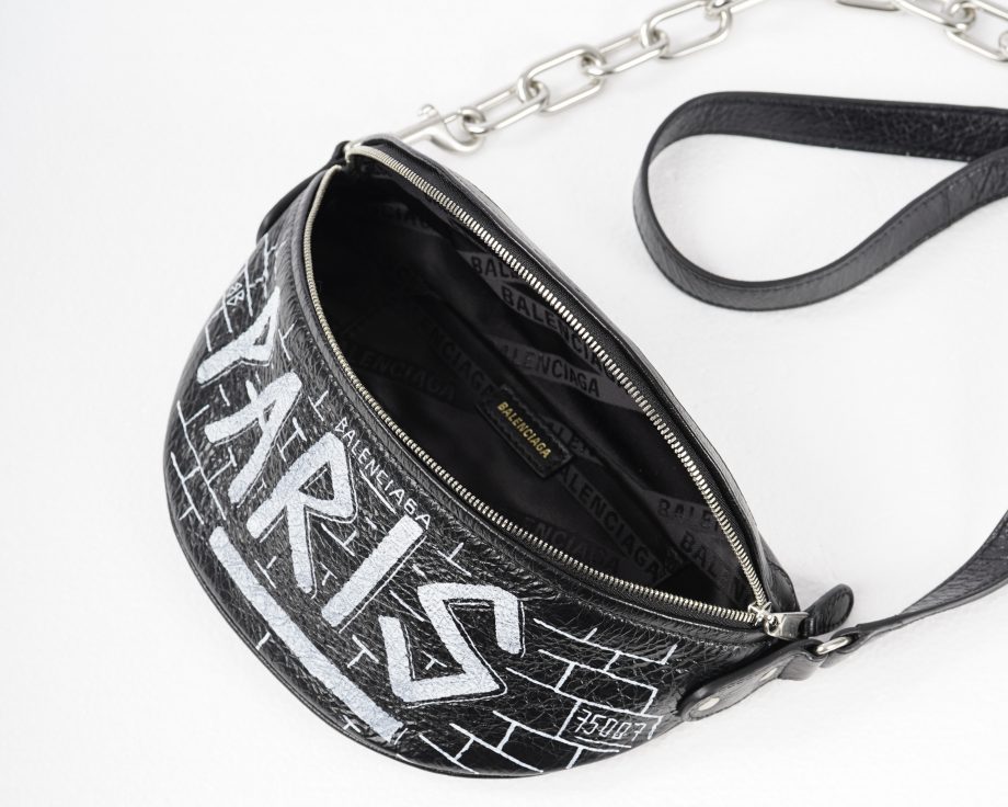 Balenciaga_belt_bag-angle_shot_open.jpg