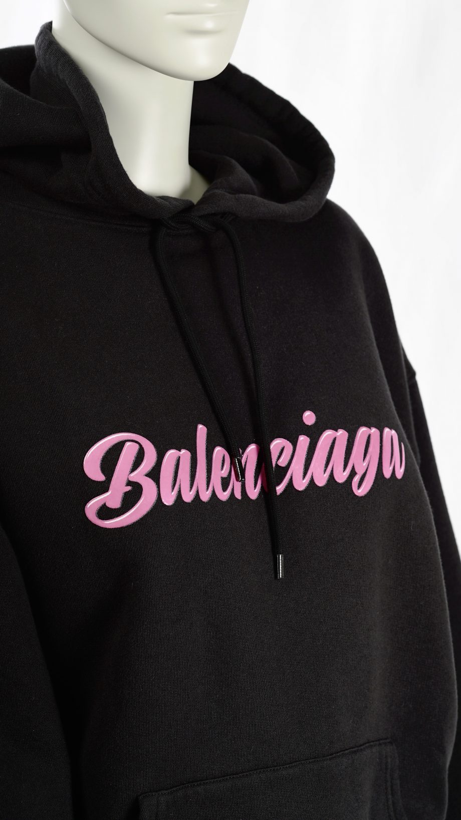 balenciaga-woman-oversized_hoodie_shirt-close_up_shot-details.jpeg