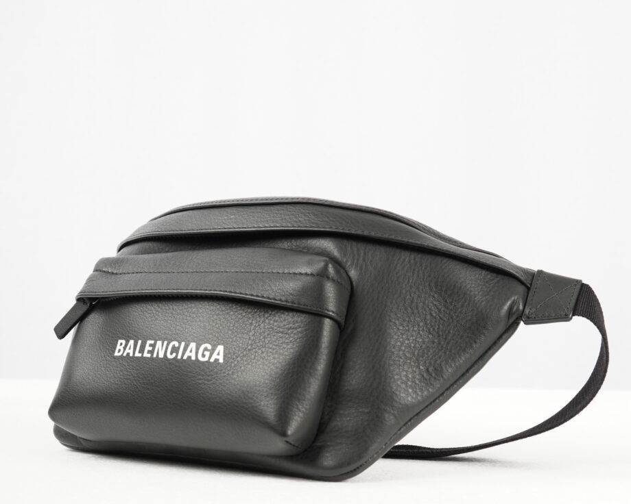 BALENCIAGA_Everyday_waist_bag_white_logo_2.jpg