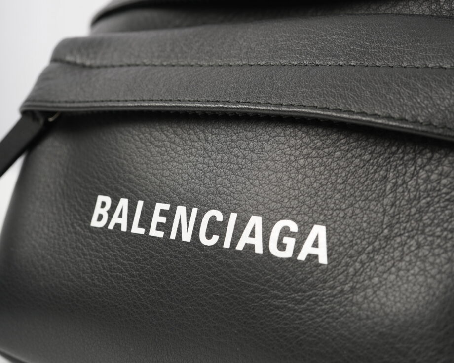 BALENCIAGA_Everyday_waist_bag_white_logo_3.jpg